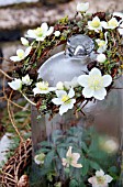 FESTIVE WREATH WITH HELLEBORUS