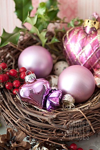 ILEX_IN_BIRD_NEST_WITH_HEART_SHAPED_GLASS_ORNAMENTS