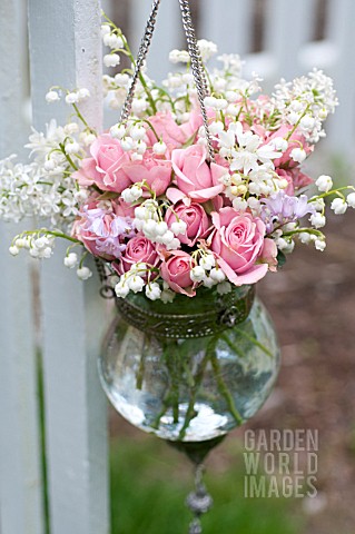 CONVALLARIA_MAJALIS_ROSA_SYRINGA_VULGARIS_HYACINTHOIDES_HISPANICA_IN_HANGING_VASE