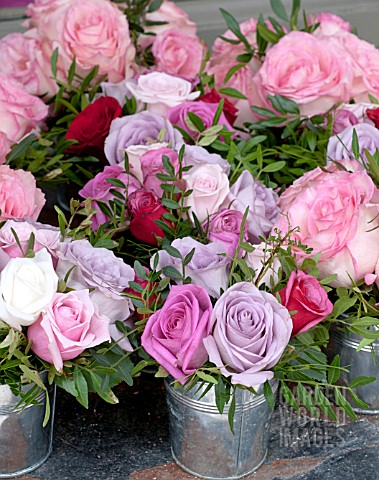 BOUQUETS_OF_ROSES_IN_ZINC_CONTAINERS