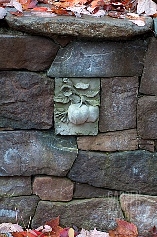 STONE_WALL_WITH_DECORATIVE_RELIEF_INSET_OF_FRUIT