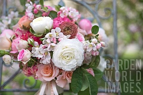 MALUS_X_EVERESTE__SPRING_BOUQUET_OF_PINK_ROSES__RANUNCULUS_AND_APPLE_BLOSSOM