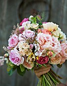 ROSA ABRAHAM DARBY WITH RANUNCULUS, GARDEN ROSES, SPRAY ROSES AND FOLIAGE
