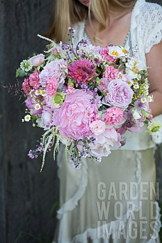 BOUQUET_OF_PINK_PEONIES_GARDEN_ROSES_RANUNCULUS_AND_SCABIOSA_WITH_GRASSES_AND_WILDFLOWERS