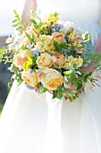 ROSA, HYDRANGEA, MATTHIOLA INCANA IN BOUQUET