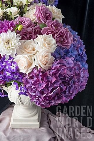 FORMAL_FLOWER_BOUQUET_WITH_HYDRANGEA_ROSES_DAHLIAS_AND_PHLOX