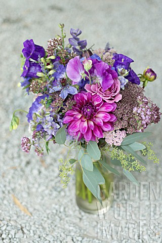 SUMMER_BOUQUET_IN_BLUES_AND_PURPLES_WITH_ROSES_DAHLIA_AND_SWEET_PEA