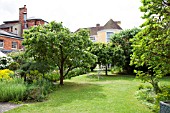 GAINSBOROUGHS HOUSE GARDEN, SUDBURY.  BIRTHPLACE OF THOMAS GAINSBOROUGH.