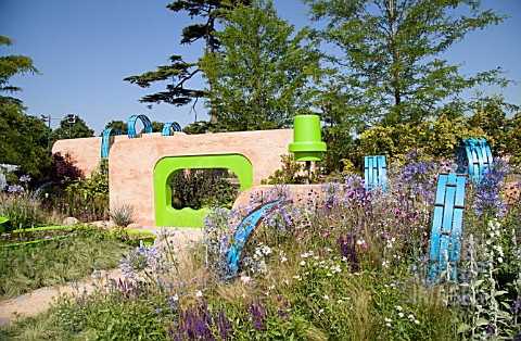 THE_ECOVER_GARDEN_BY_MATTHEW_CHILDS_RHS_HAMPTON_COURT_FLOWER_SHOW__BEST_IN_SHOW_AND_GOLD_MEDAL_WINNE