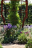 THE MCARTHY AND STONE GARDEN BY CHRIS BEARDSHAW, RHS HAMPTON COURT FLOWER SHOW. GOLD MEDAL WINNER