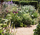 THE MCARTHY AND STONE GARDEN BY CHRIS BEARDSHAW, RHS HAMPTON COURT FLOWER SHOW. GOLD MEDAL WINNER