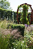 THE MCARTHY AND STONE GARDEN BY CHRIS BEARDSHAW, RHS HAMPTON COURT FLOWER SHOW. GOLD MEDAL WINNER