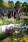 THE GARDEN PAD, DESIGNER DAN BOWYER. RHS HAMPTON COURT FLOWER SHOW.