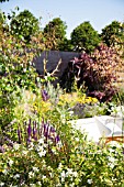 THE GARDEN PAD, DESIGNER DAN BOWYER. RHS HAMPTON COURT FLOWER SHOW.