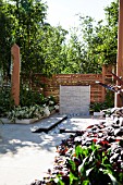 AUGUST 1963 I HAVE A DREAM - GARDEN, DESIGNER STEPHEN A RYAN, RHS HAMPTON COURT FLOWER SHOW.  CELEBRATES 50 YEARS OF PROGRESS IN RACIAL INTEGRATION AND EQUALITY SINCE MARTIN LUTHER KINGS FAMOUS SPEECH IN AUGUST 1963.