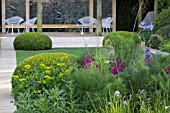 THE TELEGRAPH GARDEN - DESIGNED BY TOMMASO DEL BUONO AND PAUL GAZERWITZ - RHS CHELSEA