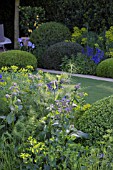 THE TELEGRAPH GARDEN - DESIGNED BY TOMMASO DEL BUONO AND PAUL GAZERWITZ - RHS CHELSEA