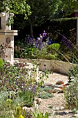 M & G INVESTMENTS GARDEN - DESIGNER CLEVE WEST - RHS CHELSEA