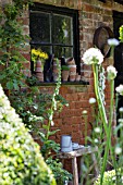 THE TOPIARIST GARDEN AT WEST GREEN HOUSE - DESIGNER MARYLYN ABBOTT - RHS CHELSEA