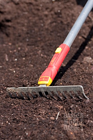 RAKING_FINE_TILTH_SOIL_FOR_ANNUAL_SOWING