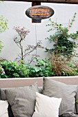 ISLINGTON COURTYARD GARDEN  DESIGNED BY: EARTH DESIGNS.