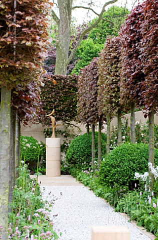 THE_LAURENT_PERRIER_BICENTENARY_GARDEN_DESIGNER_ARNE_MAYNARD_RHS_CHELSEA_FLOWER_SHOW_2012__FOCAL_POI