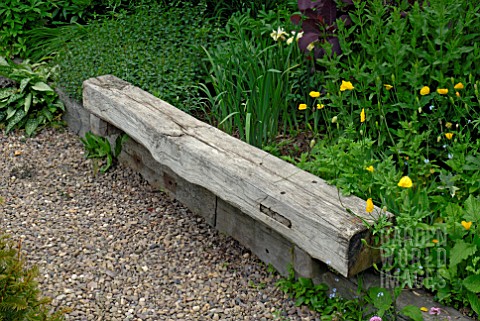 WOODEN_GARDEN_SEAT_MADE_FROM_RAILWAY_SLEEPER