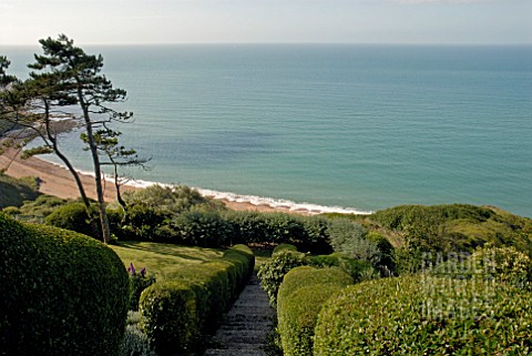 VIEW_OF_GARDEN_AND_SEA_AT_CLIFF_HOUSE_DORSET