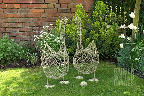 TWO_WIREFRAMED_DECORATIVE_GEESE_ON_GRASS