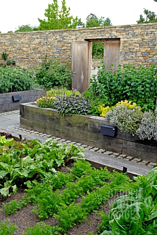 CONTEMPORARY_WALLED_KITCHEN_GARDEN