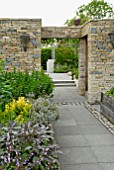 CONTEMPORARY WALLED KITCHEN GARDEN