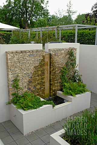 WATERFALL_IN_CONTEMPORARY_GARDEN_DESIGN