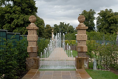 THE_GARDEN_OF_SURPRISES_BURGHLEY_HOUSE_STAMFORD_DESIGNER_GEORGE_CARTER