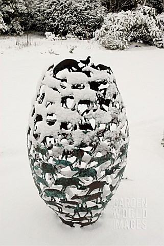 METALWORK_SCULPTURE_COVERED_IN_SNOW
