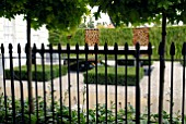 THE PORSCHE GARDEN, RHS HAMPTON COURT SHOW 2008, DESIGNERS - SIM FLEMONS AND JOHN WARLAND