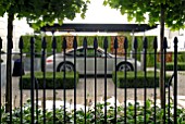 THE PORSCHE GARDEN, RHS HAMPTON COURT SHOW 2008, DESIGNERS - SIM FLEMONS AND JOHN WARLAND