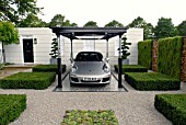 THE PORSCHE GARDEN, RHS HAMPTON COURT SHOW 2008, DESIGNERS - SIM FLEMONS AND JOHN WARLAND