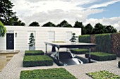 THE PORSCHE GARDEN, RHS HAMPTON COURT SHOW 2008, DESIGNERS - SIM FLEMONS AND JOHN WARLAND