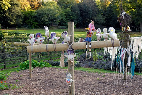 SCARECROWS_AT_PAINSWICK_ROCOCO_GARDEN_GLOUCESTERSHIRE