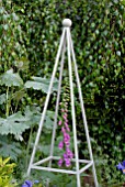 METAL GARDEN OBELISK WITH DIGITALIS PURPUREA