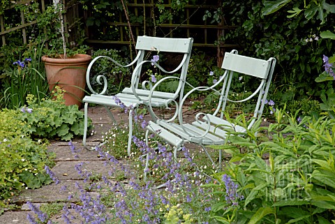 TWO_GARDEN_CHAIRS_ON_TERRACE