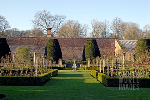 ROSE_GARDEN_IN_SPRING_AT_OZLEWORTH_PARK_GLOUCESTERSHIRE