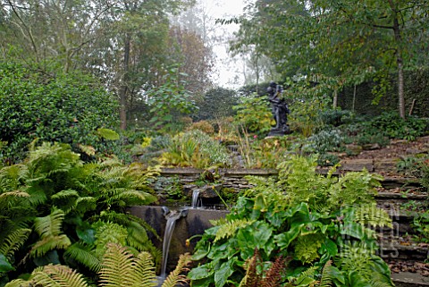 THE_RILL_GARDEN_AT_OZLEWORTH_PARK_GLOCESTERSHIRE_IN_AUTUMN