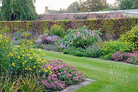 EARLY_AUTUMN_BORDERS_AT_OZLEWORTH_PARK_GLOUCESTERSHIRE