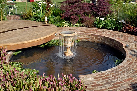 POOL_AND_DECK_IN_SHOW_GARDEN_AT_MALVERN_SPRING_SHOW_2009_DESIGN_BY_JAMES_STEED