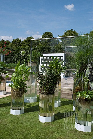 HAMPTON_COURT_FLOWER_SHOW_2011__THE_NAKED_GARDEN_DESIGNERDAVID_DOMONEY