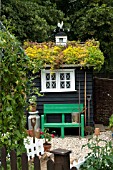 HAMPTON COURT FLOWER SHOW 2011 - SMALL GARDEN - THE HOME FRONT