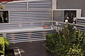CHELSEA 2005,  THE GALLERY OUTSIDE (MARCUS BARNETT & PHILIP NIXON)