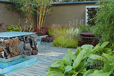 SIMONS_GARDEN_WITH_VA_VA_VOOM_SCENIC_BLUE_DESIGN_TEAM_CHELSEA_2005