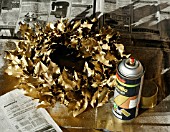 DOOR DECORATION SERIES   SPRAY HOLLY WREATH GOLD